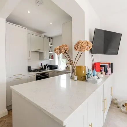Image 2 - 31 Sloane Court West, London, SW3 4TE, United Kingdom - Apartment for rent