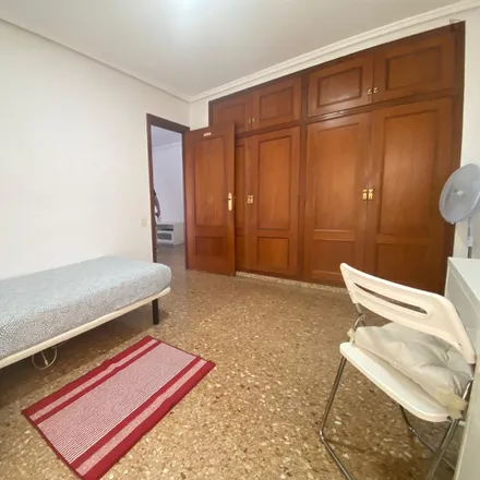 Rent this 4 bed room on Constitució - Sarrión in Avinguda de la Constitució, 46009 Valencia