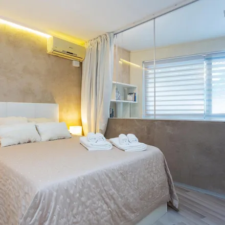 Rent this 1 bed apartment on Carrer de València in 178, 08001 Barcelona