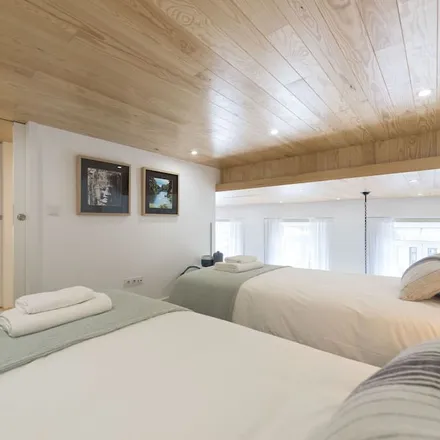 Rent this 3 bed apartment on 4000-008 Distrito de Leiria