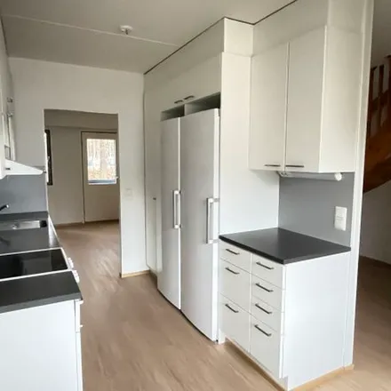 Rent this 3 bed apartment on Peltolantie 30-32 in 04410 Järvenpää, Finland