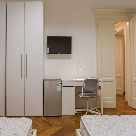 Rent this 4 bed room on Dateo M4 in Corso Plebisciti, 20129 Milan MI