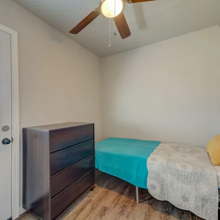 Rent this 2 bed room on Pasadena