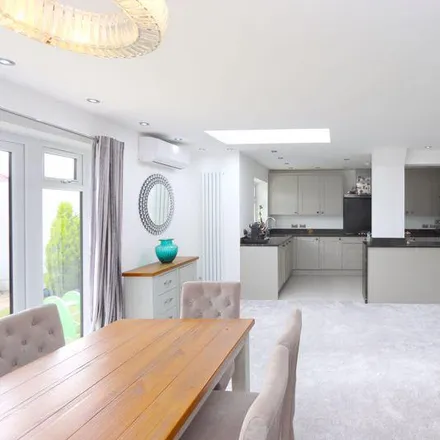 Image 2 - Wannock Gardens, London, IG6 2SH, United Kingdom - Duplex for rent