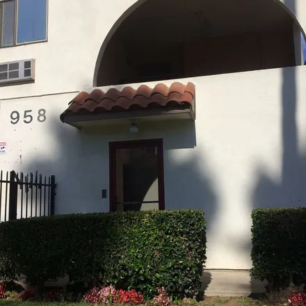 Rent this 2 bed apartment on 946 Magnolia Avenue in Los Angeles, CA 90006