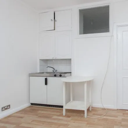 Image 3 - Russell Court, Woburn Place, London, WC1H 0LH, United Kingdom - Apartment for rent