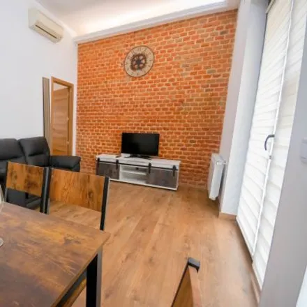 Rent this 6 bed apartment on Calle de Donoso Cortés in 56, 28015 Madrid