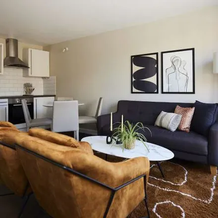 Image 9 - Royal Crescent, London, W11 4SL, United Kingdom - Apartment for rent