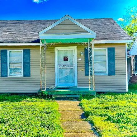 Rent this 3 bed house on 273 W Essex Ave.