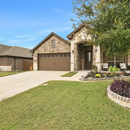 Buy this 3 bed house on 1577 Country Crest Drive in Waxahachie, TX 75165