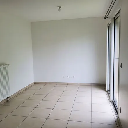 Rent this 2 bed apartment on 8 bis Rue Baugin in 91150 Étampes, France