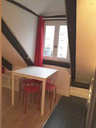 Image 4 - 14 Rue Saint-Sauveur, 75002 Paris, France - Apartment for rent