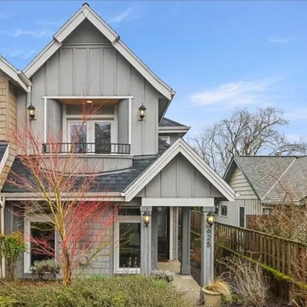 Buy this 3 bed house on 637 3rd Street in Lake Oswego, OR 97034