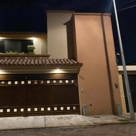 Buy this 3 bed house on Calzada Zavaleta in 72176 Flor de Nieve, PUE