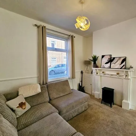 Image 3 - Hibernia Street, Scarborough, YO12 7DH, United Kingdom - Townhouse for sale