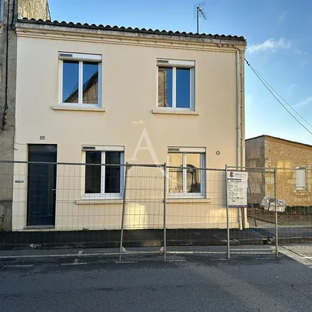 Image 1 - 33 Rue Saint-Romain, 33390 Blaye, France - Apartment for rent