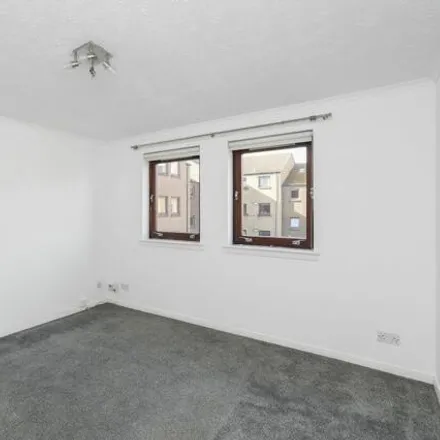 Image 3 - 8 Coxfield, City of Edinburgh, EH11 2SY, United Kingdom - Apartment for sale
