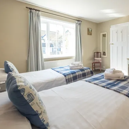 Rent this 5 bed townhouse on Aldringham cum Thorpe in IP16 4NJ, United Kingdom