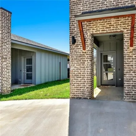 Rent this 3 bed house on unnamed road in Denison, TX 75020