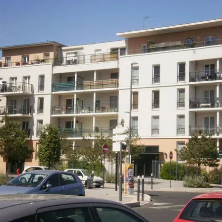 Image 2 - 3 Place des Colonnes Hubert Renaud, 95800 Cergy, France - Apartment for rent