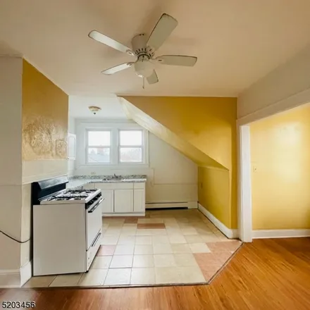Image 4 - 23 Cleremont Avenue, Irvington, NJ 07111, USA - Apartment for rent