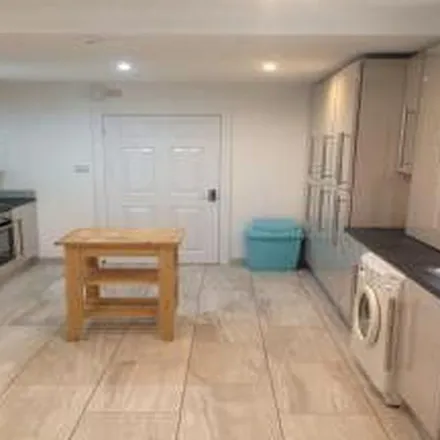 Rent this 6 bed townhouse on Russell Road in Liverpool, L18 1EY
