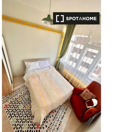 Rent this 5 bed room on Mühürdar Karakolu Sokağı 9 in 34710 Kadıköy, Turkey