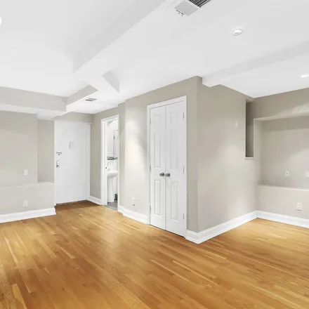 Rent this 3 bed apartment on 233 West 16th Street in New York, NY 10011