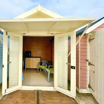 Image 1 - The Beach Hut, Cliff Drive, Christchurch, BH23 4EP, United Kingdom - Apartment for sale