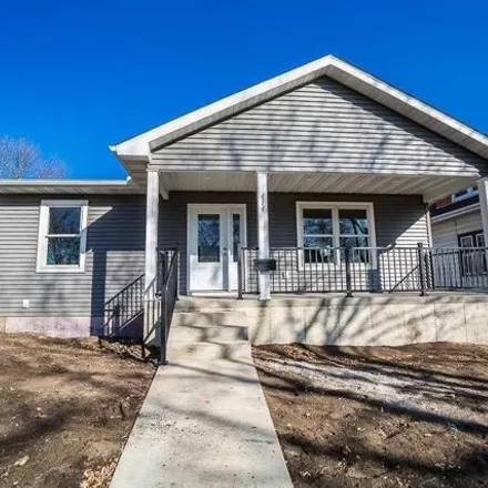 Buy this 4 bed house on 428 South Avenue in Riverbend Estates, North Mankato