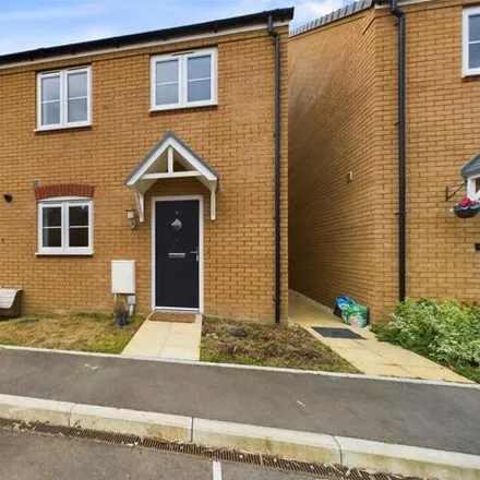 Buy this 3 bed duplex on Velthouse Close in Stroud, GL2 4ES