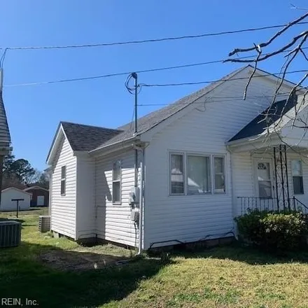 Buy this 3 bed house on 200 Stonewall Street in Franklin, VA 23851