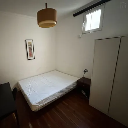 Rent this 5 bed room on Rua Andrade