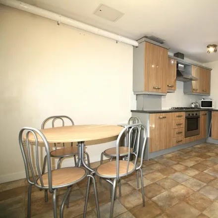 Image 2 - Beeches Bank, Sheffield, S2 3RL, United Kingdom - Apartment for rent