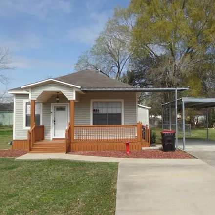 Buy this 2 bed house on 438 West Hooks Street in Sour Lake, Hardin County