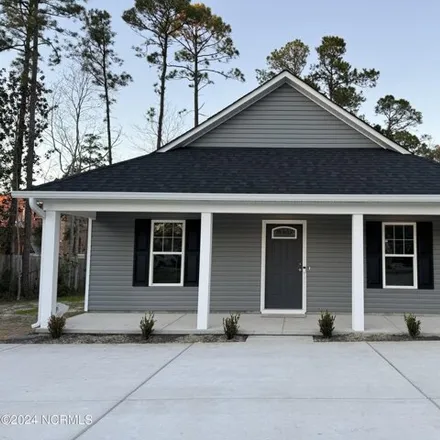 Buy this 3 bed house on 499 Ridge Road in Wilmington, NC 28412