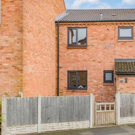 Rent this 3 bed townhouse on Exhall Close in Redditch, B98 9JB