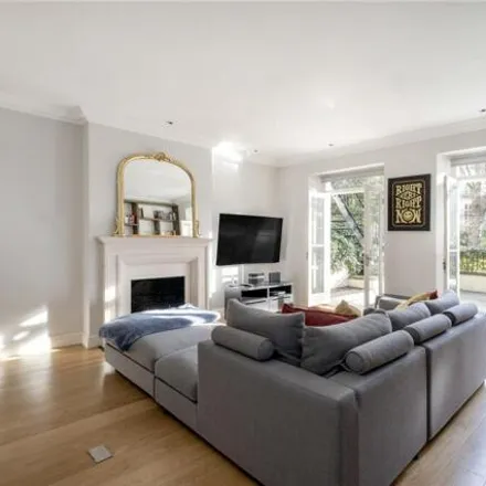 Rent this 2 bed room on 20 Randolph Crescent in London, W9 1DP