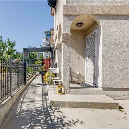 Image 3 - 930 South Ardmore Avenue, Los Angeles, CA 90006, USA - House for sale
