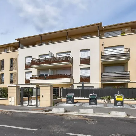 Rent this 2 bed apartment on 18 Avenue du Parc in 77170 Brie-Comte-Robert, France