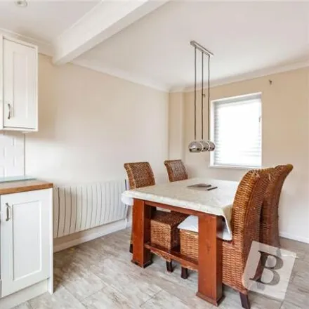 Image 5 - 5 Bycliffe Terrace, Gravesend, DA11 0JD, United Kingdom - Townhouse for sale