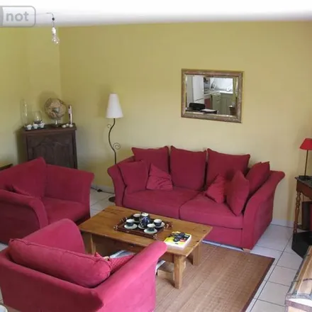 Rent this 2 bed apartment on 44 Quai Béatrix de Gavre in 53000 Laval, France