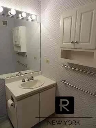 Image 8 - 80 Bay Street Landing, New York, NY 10301, USA - Condo for sale