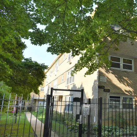 Buy this 2 bed house on 1526-1530 West Pratt Boulevard in Chicago, IL 60626