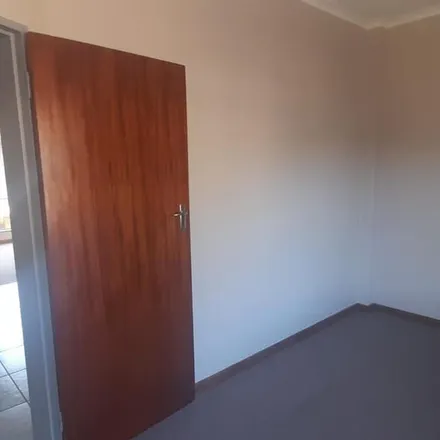 Image 4 - Central Road, Gordon's View, Gauteng, 1509, South Africa - Townhouse for rent