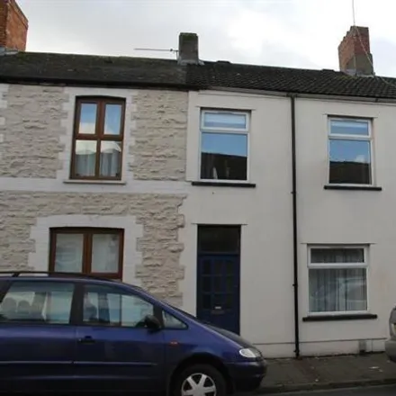 Rent this 3 bed townhouse on Sanquhar Street in Cardiff, CF24 2AB