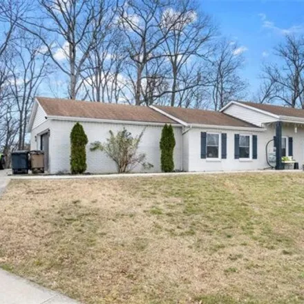 Buy this 3 bed house on 1350 Kenwood Drive in Cape Girardeau, MO 63701