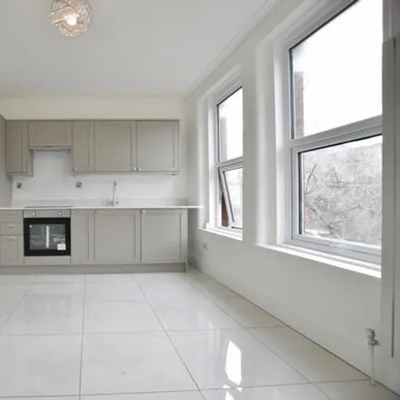 Image 2 - 15 Vaughan Road, Myatt's Fields, London, SE5 9NZ, United Kingdom - Apartment for rent