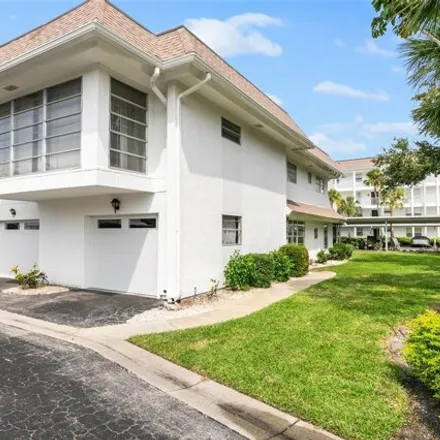 Buy this 2 bed condo on 619 Sutton Place in Longboat Key, Manatee County