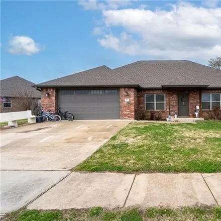 Buy this 4 bed house on 908 Carter Court in Siloam Springs, AR 72761